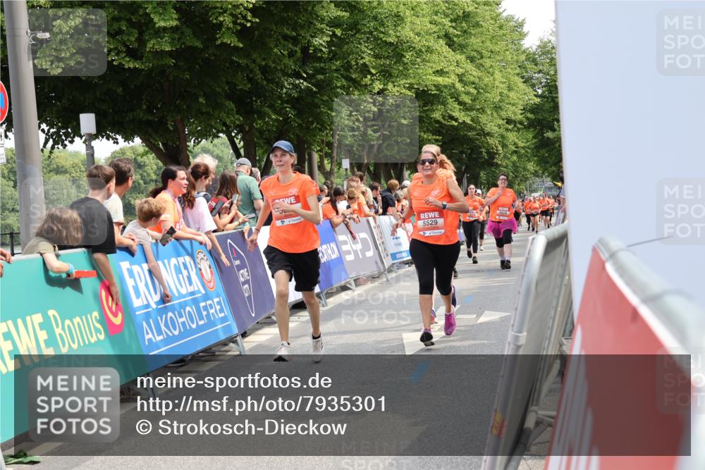 15.06.2025 - REWE Women's Run Strokosch-Dieckow http://msf.ph/oto/7935301 15.06.2025 11:08:34 Ziel 5026, 5057, 5296, 5376, 5469, 5526, 5529, 5541, 5564, 5630, 5683 meine-sportfotos.de