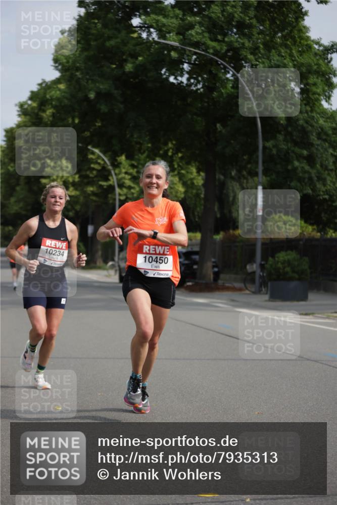 15.06.2025 - REWE Women's Run Jannik Wohlers http://msf.ph/oto/7935313 15.06.2025 08:40:23 Laufen 10234, 10450 meine-sportfotos.de