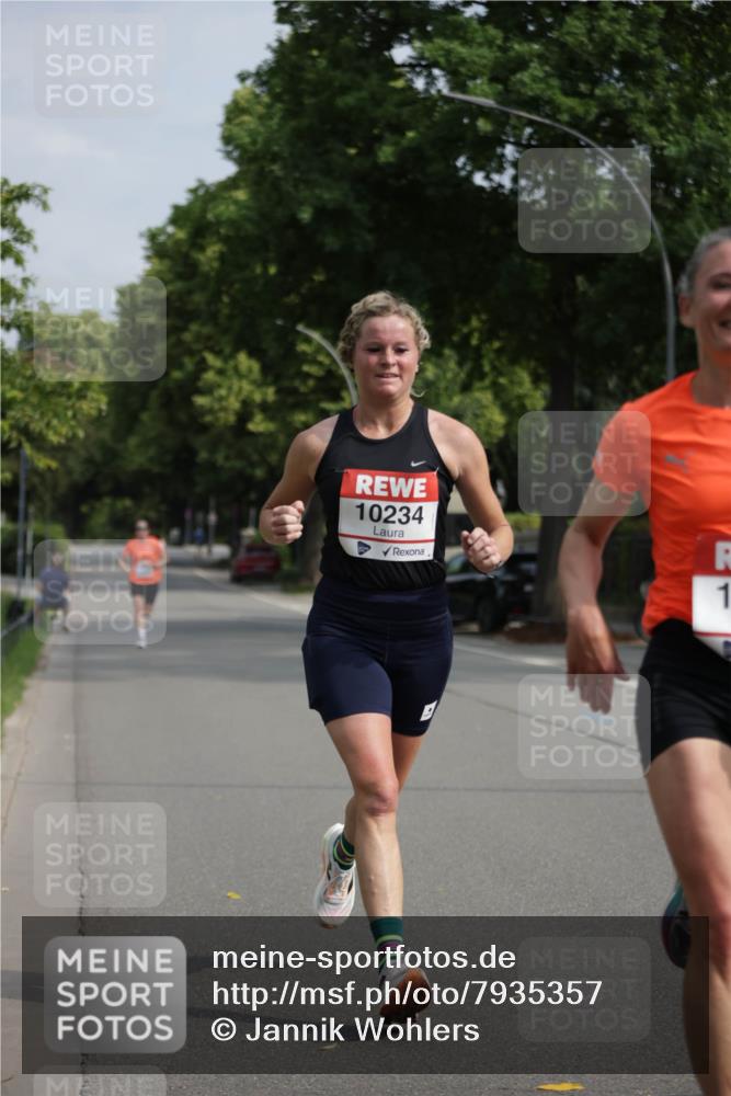15.06.2025 - REWE Women's Run Jannik Wohlers http://msf.ph/oto/7935357 15.06.2025 08:40:24 Laufen 10234, 1 meine-sportfotos.de