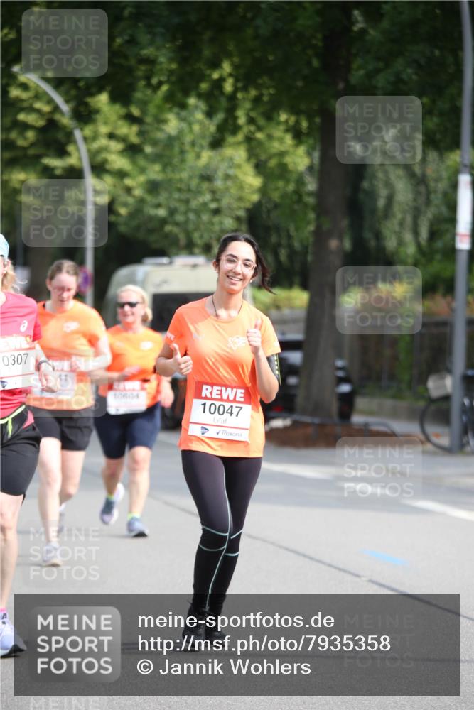 15.06.2025 - REWE Women's Run Jannik Wohlers http://msf.ph/oto/7935358 15.06.2025 09:53:05 Laufen 0307, 10047 meine-sportfotos.de