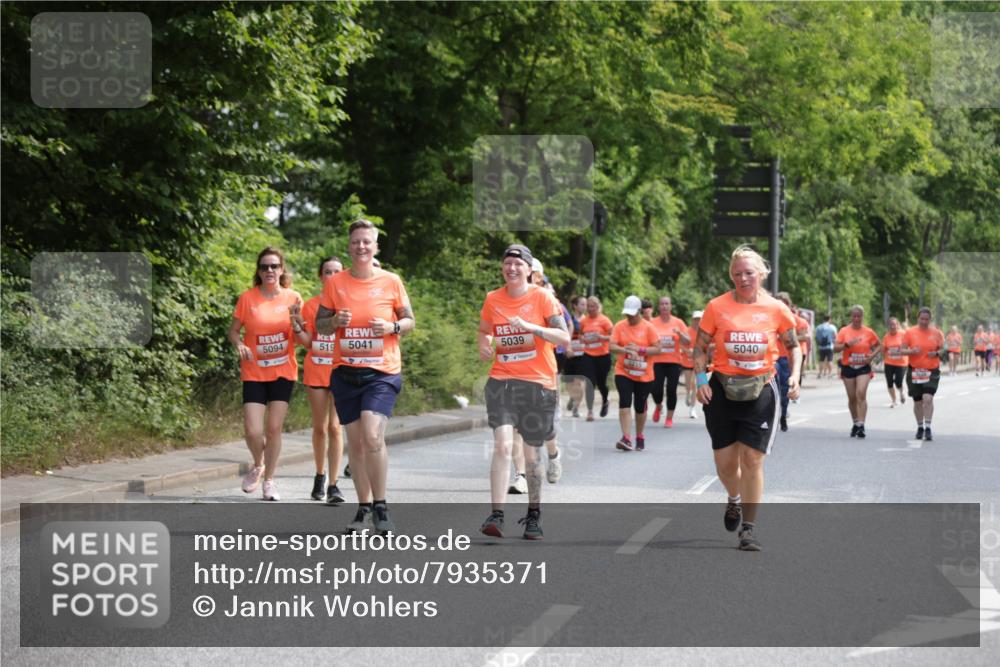 15.06.2025 - REWE Women's Run Jannik Wohlers http://msf.ph/oto/7935371 15.06.2025 10:12:45 Laufen 5094, 519, 5041, 5039, 215, 5040 meine-sportfotos.de