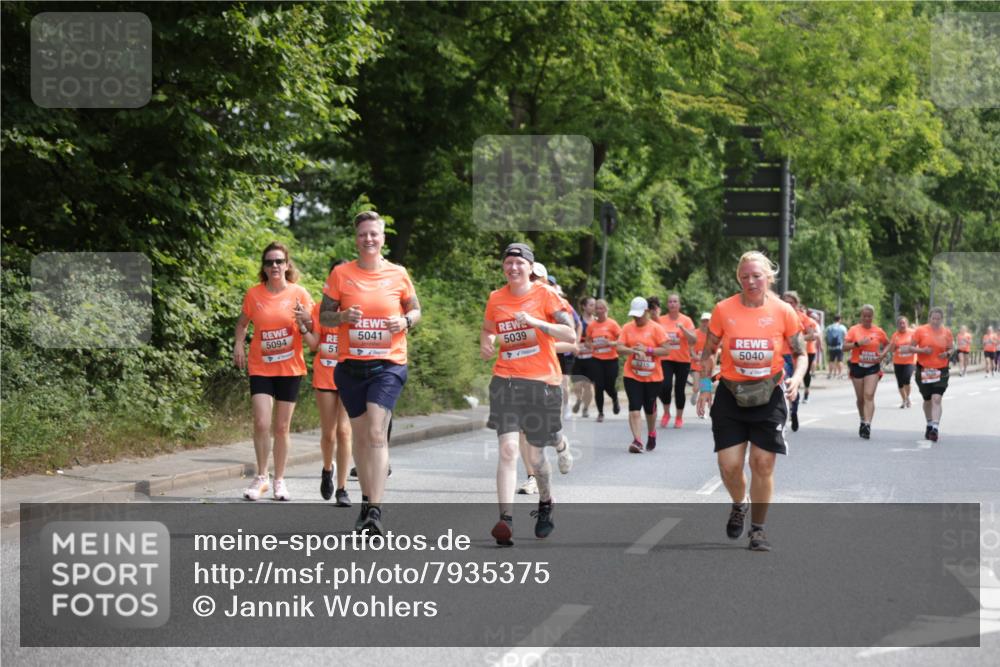 15.06.2025 - REWE Women's Run Jannik Wohlers http://msf.ph/oto/7935375 15.06.2025 10:12:45 Laufen 5094, 5041, 51, 5039, 5215, 5040 meine-sportfotos.de
