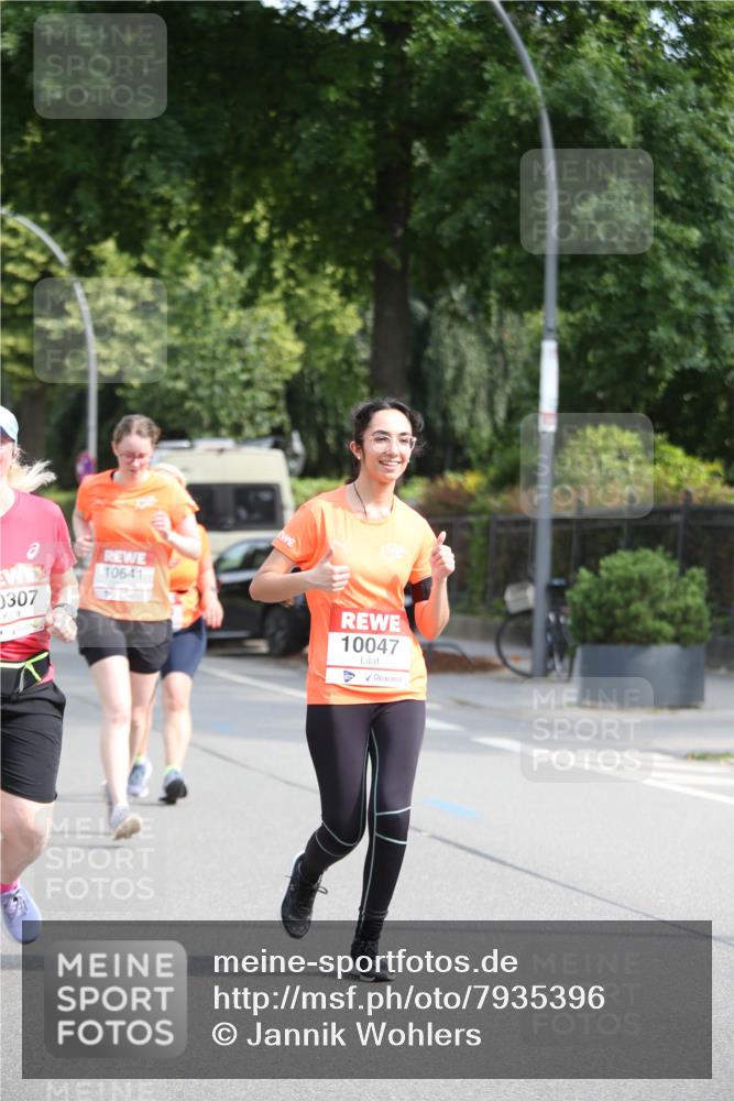 15.06.2025 - REWE Women's Run Jannik Wohlers http://msf.ph/oto/7935396 15.06.2025 09:53:06 Laufen 10641, 0307, 10047 meine-sportfotos.de