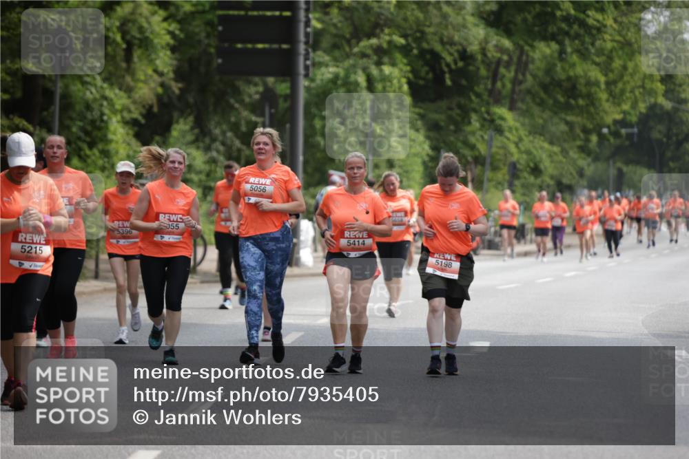 15.06.2025 - REWE Women's Run Jannik Wohlers http://msf.ph/oto/7935405 15.06.2025 10:12:49 Laufen 5215, 5396, 55, 5056, 5658, 5414, 5198 meine-sportfotos.de