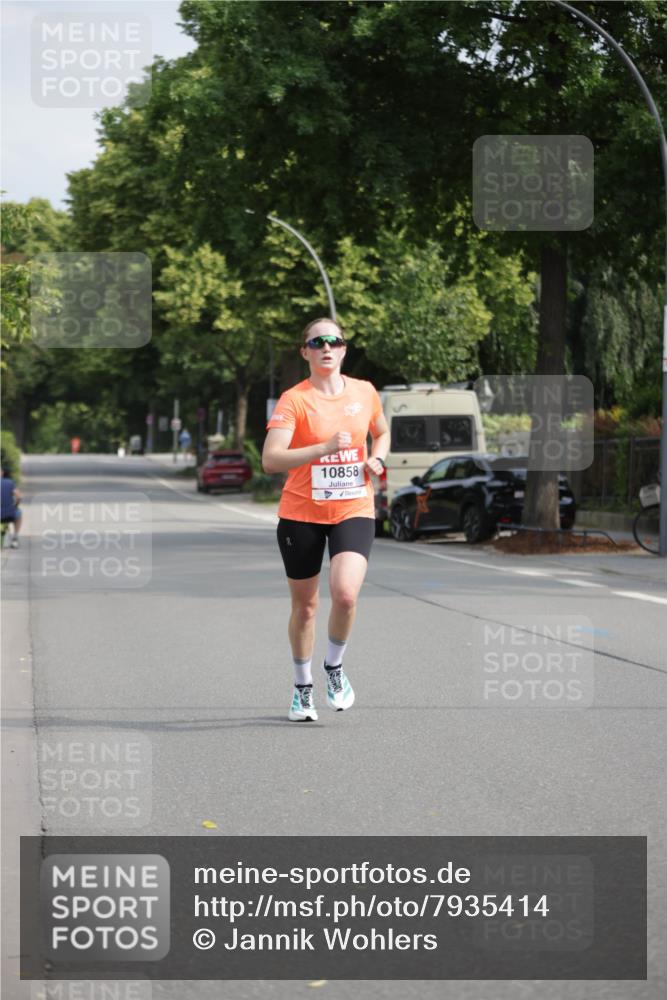 15.06.2025 - REWE Women's Run Jannik Wohlers http://msf.ph/oto/7935414 15.06.2025 08:40:30 Laufen 10858 meine-sportfotos.de