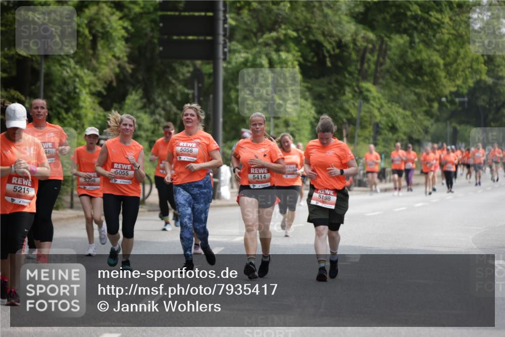 15.06.2025 - REWE Women's Run Jannik Wohlers http://msf.ph/oto/7935417 15.06.2025 10:12:49 Laufen 5215, 48, 5055, 5396, 5056, 5414, 5658, 5198 meine-sportfotos.de