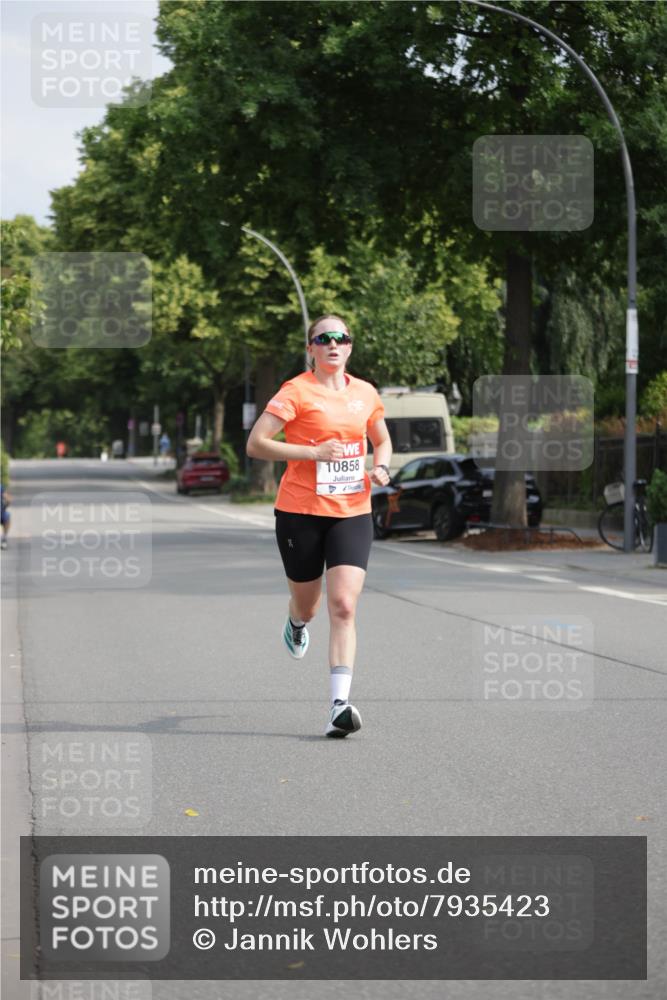 15.06.2025 - REWE Women's Run Jannik Wohlers http://msf.ph/oto/7935423 15.06.2025 08:40:30 Laufen 10858 meine-sportfotos.de