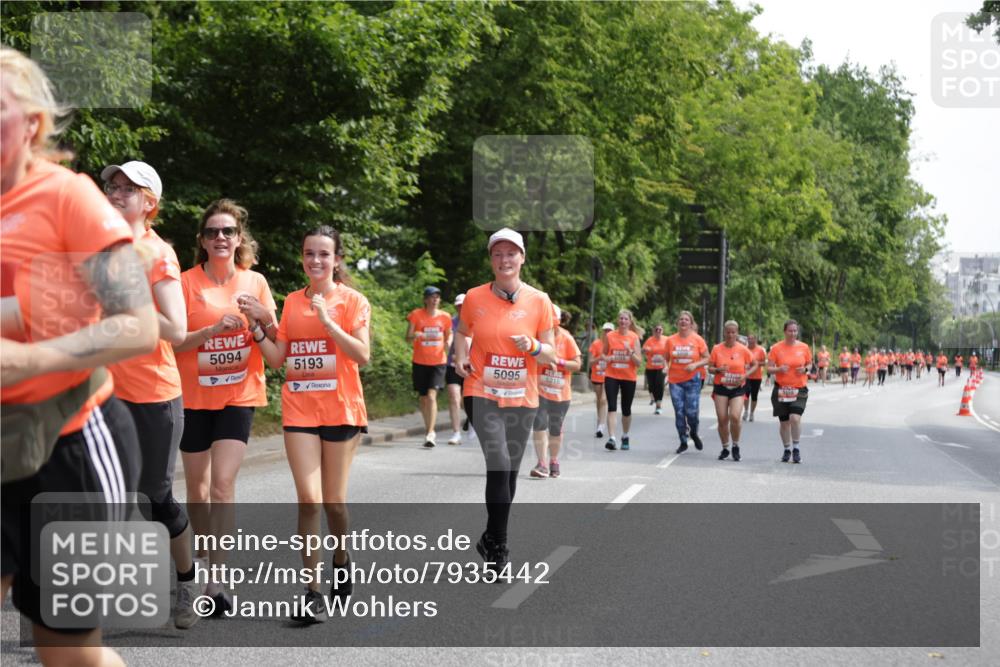15.06.2025 - REWE Women's Run Jannik Wohlers http://msf.ph/oto/7935442 15.06.2025 10:12:51 Laufen 5094, 5193, 5095, 5215, 5108 meine-sportfotos.de