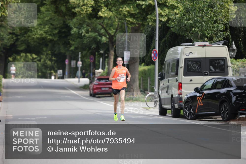 15.06.2025 - REWE Women's Run Jannik Wohlers http://msf.ph/oto/7935494 15.06.2025 08:41:06 Laufen 3686 meine-sportfotos.de