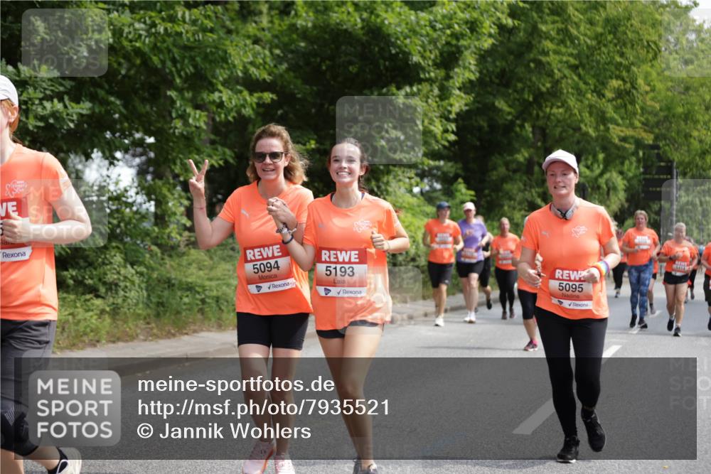 15.06.2025 - REWE Women's Run Jannik Wohlers http://msf.ph/oto/7935521 15.06.2025 10:12:51 Laufen 5094, 5193, 5095 meine-sportfotos.de