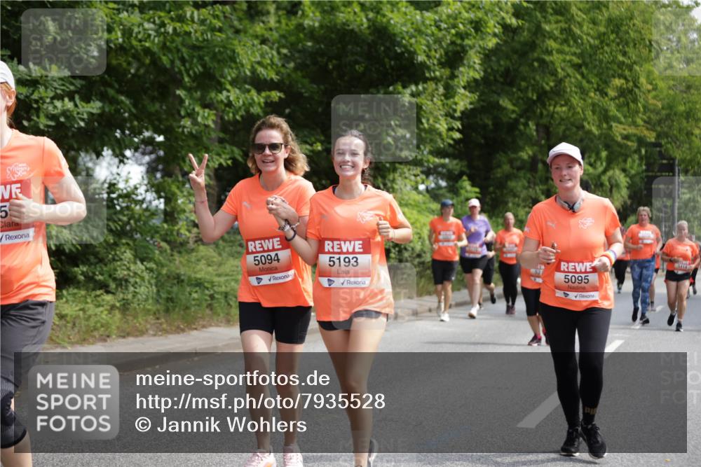 15.06.2025 - REWE Women's Run Jannik Wohlers http://msf.ph/oto/7935528 15.06.2025 10:12:52 Laufen 5, 5094, 5193, 621, 5095 meine-sportfotos.de