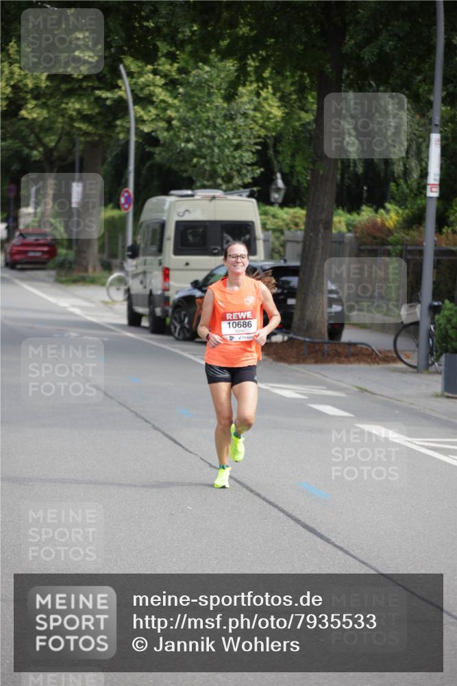 15.06.2025 - REWE Women's Run Jannik Wohlers http://msf.ph/oto/7935533 15.06.2025 08:41:11 Laufen 10686 meine-sportfotos.de