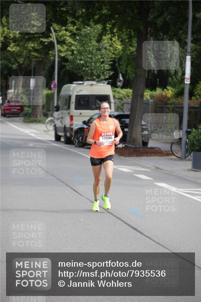 15.06.2025 - REWE Women's Run Jannik Wohlers http://msf.ph/oto/7935536 15.06.2025 08:41:11 Laufen 10686 meine-sportfotos.de