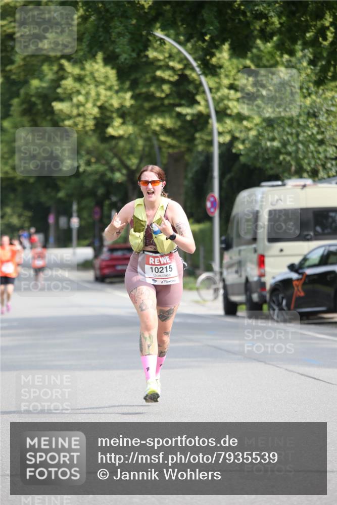 15.06.2025 - REWE Women's Run Jannik Wohlers http://msf.ph/oto/7935539 15.06.2025 09:53:20 Laufen 10215 meine-sportfotos.de