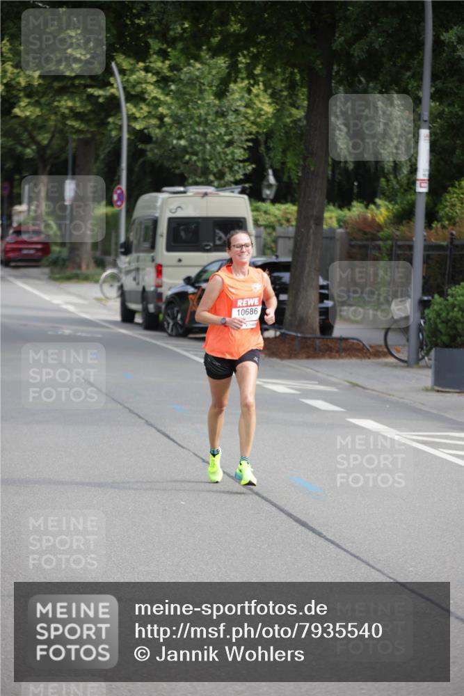 15.06.2025 - REWE Women's Run Jannik Wohlers http://msf.ph/oto/7935540 15.06.2025 08:41:11 Laufen 311, 10686 meine-sportfotos.de