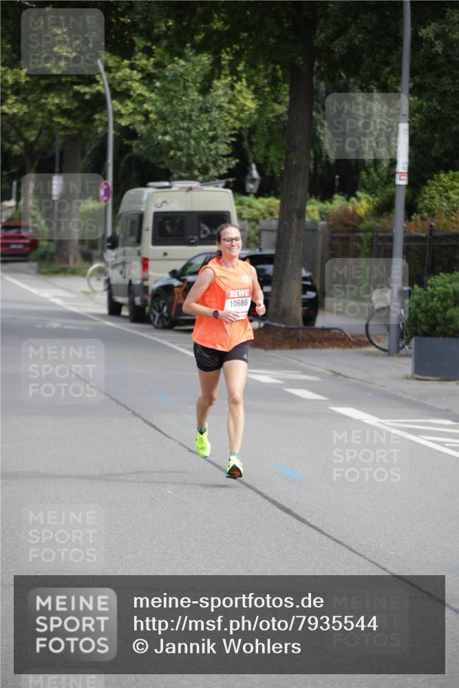 15.06.2025 - REWE Women's Run Jannik Wohlers http://msf.ph/oto/7935544 15.06.2025 08:41:11 Laufen 10686 meine-sportfotos.de