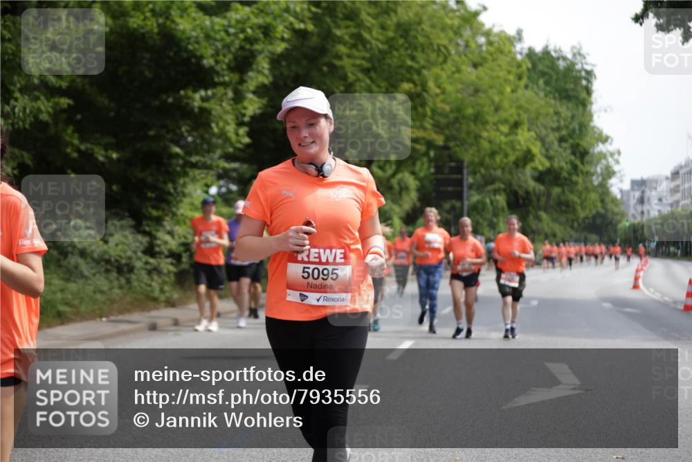 15.06.2025 - REWE Women's Run Jannik Wohlers http://msf.ph/oto/7935556 15.06.2025 10:12:52 Laufen 5095 meine-sportfotos.de