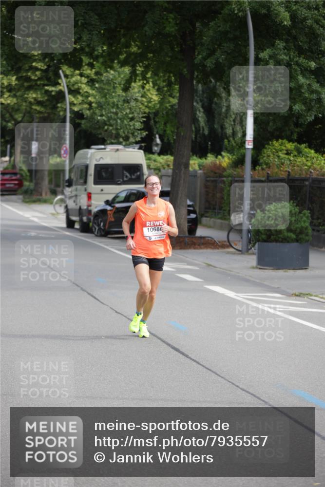 15.06.2025 - REWE Women's Run Jannik Wohlers http://msf.ph/oto/7935557 15.06.2025 08:41:11 Laufen 10686 meine-sportfotos.de