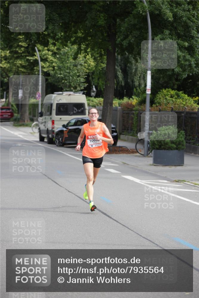 15.06.2025 - REWE Women's Run Jannik Wohlers http://msf.ph/oto/7935564 15.06.2025 08:41:11 Laufen 10600 meine-sportfotos.de