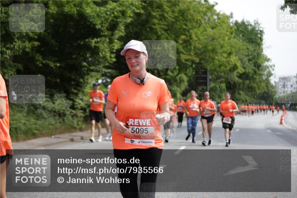15.06.2025 - REWE Women's Run Jannik Wohlers http://msf.ph/oto/7935566 15.06.2025 10:12:53 Laufen 5095 meine-sportfotos.de