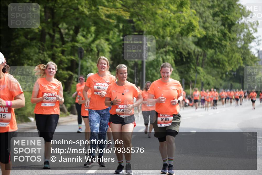 15.06.2025 - REWE Women's Run Jannik Wohlers http://msf.ph/oto/7935576 15.06.2025 10:12:54 Laufen 15, 5055, 5056, 54, 5198 meine-sportfotos.de