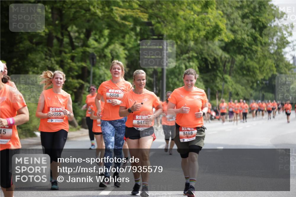 15.06.2025 - REWE Women's Run Jannik Wohlers http://msf.ph/oto/7935579 15.06.2025 10:12:54 Laufen 15, 055, 5056, 5414, 5198 meine-sportfotos.de