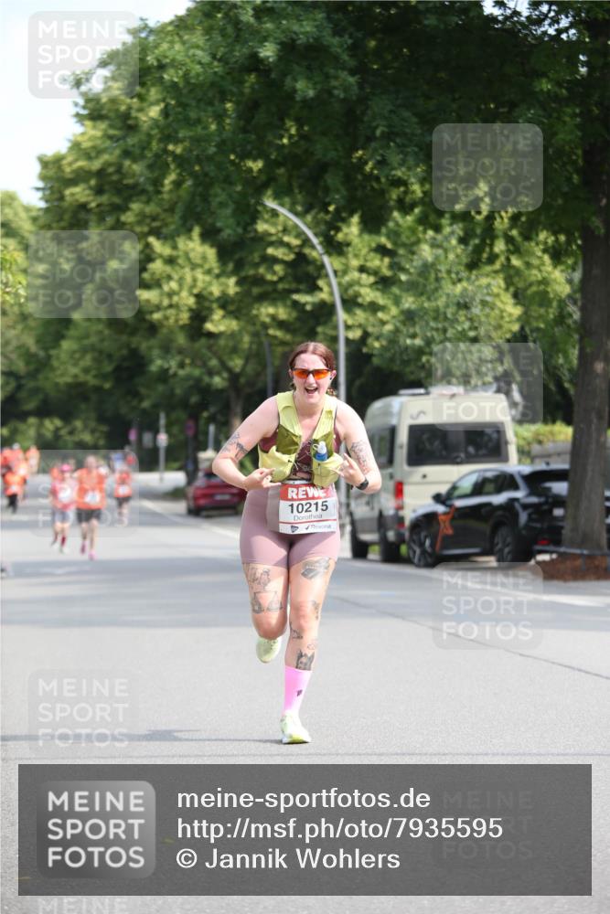 15.06.2025 - REWE Women's Run Jannik Wohlers http://msf.ph/oto/7935595 15.06.2025 09:53:21 Laufen 10215 meine-sportfotos.de