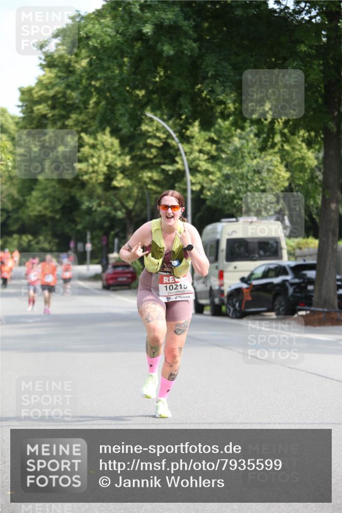 15.06.2025 - REWE Women's Run Jannik Wohlers http://msf.ph/oto/7935599 15.06.2025 09:53:21 Laufen 10215 meine-sportfotos.de
