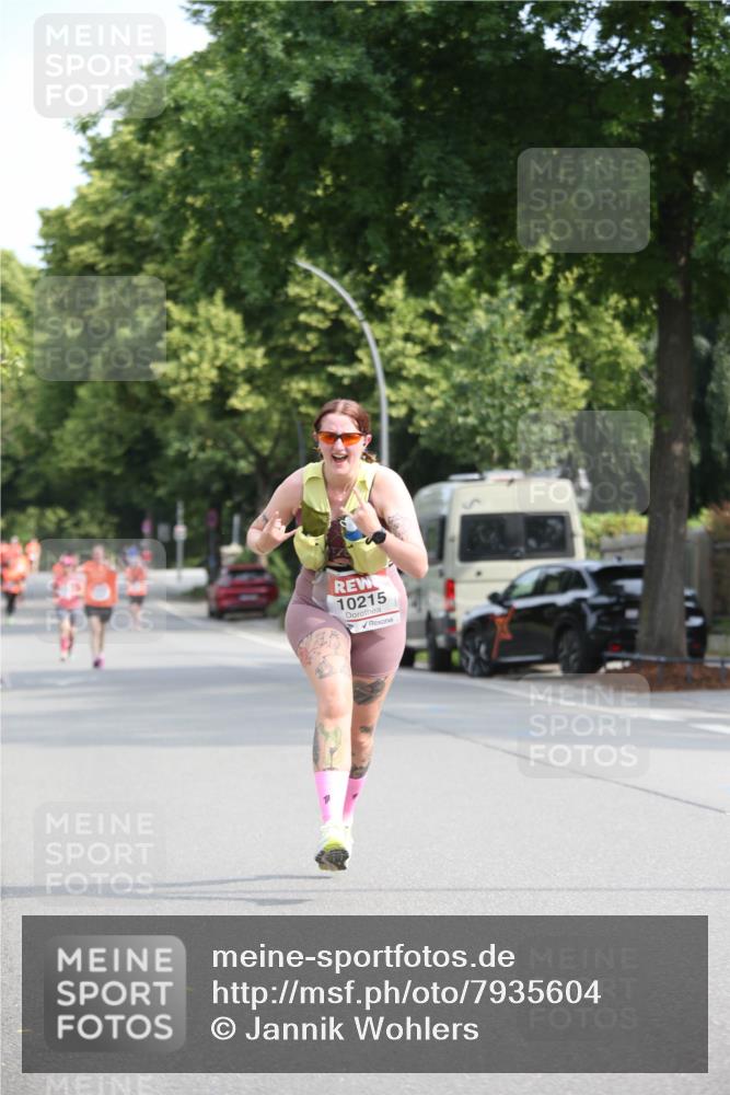 15.06.2025 - REWE Women's Run Jannik Wohlers http://msf.ph/oto/7935604 15.06.2025 09:53:21 Laufen 10215 meine-sportfotos.de