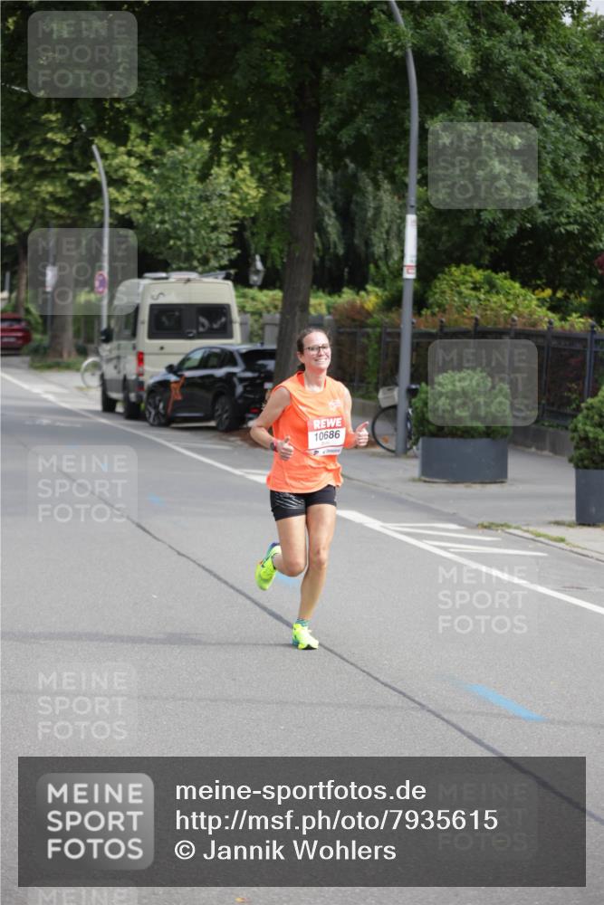 15.06.2025 - REWE Women's Run Jannik Wohlers http://msf.ph/oto/7935615 15.06.2025 08:41:12 Laufen 10686 meine-sportfotos.de