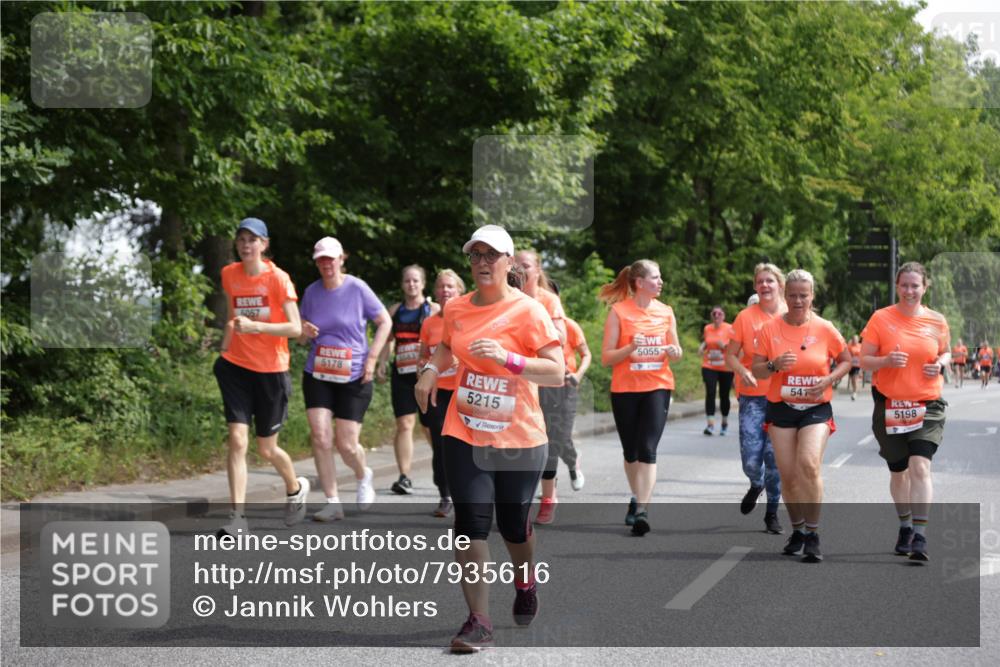 15.06.2025 - REWE Women's Run Jannik Wohlers http://msf.ph/oto/7935616 15.06.2025 10:12:56 Laufen 5057, 5178, 5215, 5055, 54, 5198 meine-sportfotos.de