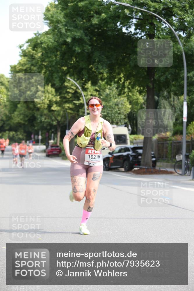 15.06.2025 - REWE Women's Run Jannik Wohlers http://msf.ph/oto/7935623 15.06.2025 09:53:21 Laufen 10215 meine-sportfotos.de