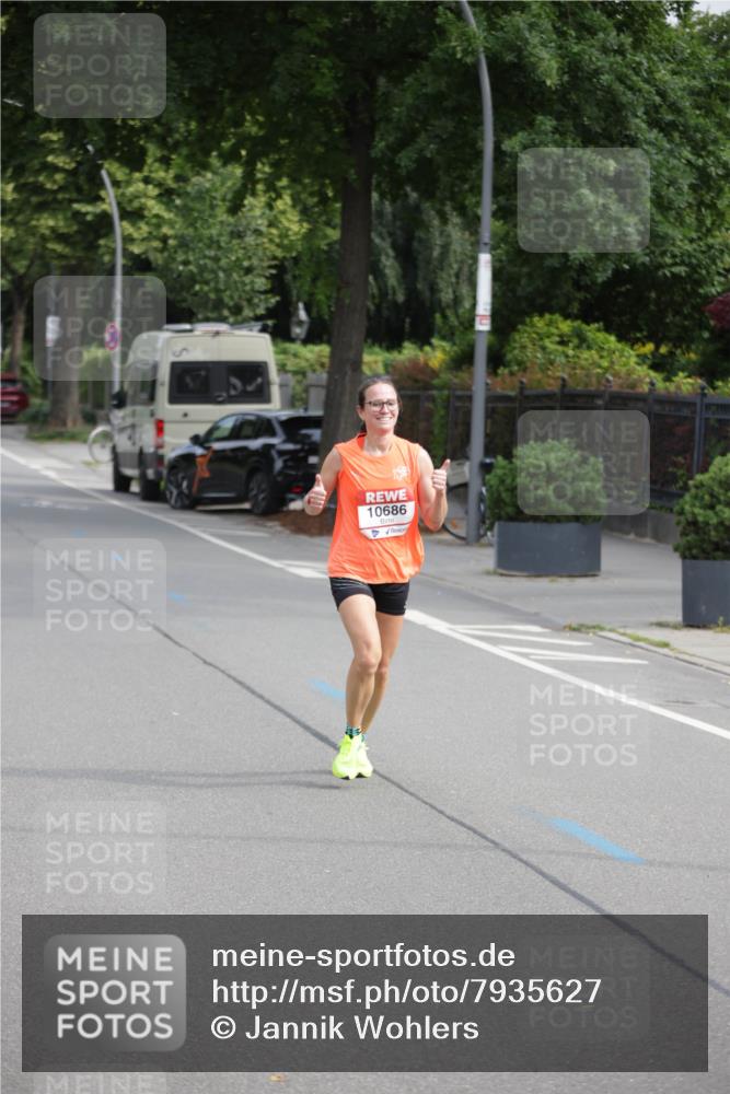 15.06.2025 - REWE Women's Run Jannik Wohlers http://msf.ph/oto/7935627 15.06.2025 08:41:12 Laufen 10686 meine-sportfotos.de