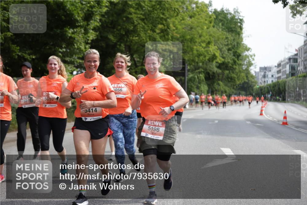 15.06.2025 - REWE Women's Run Jannik Wohlers http://msf.ph/oto/7935630 15.06.2025 10:12:58 Laufen 525, 5055, 5414, 056, 5198 meine-sportfotos.de