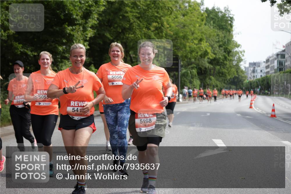 15.06.2025 - REWE Women's Run Jannik Wohlers http://msf.ph/oto/7935637 15.06.2025 10:12:58 Laufen 5256, 5056, 505, 54, 5198 meine-sportfotos.de