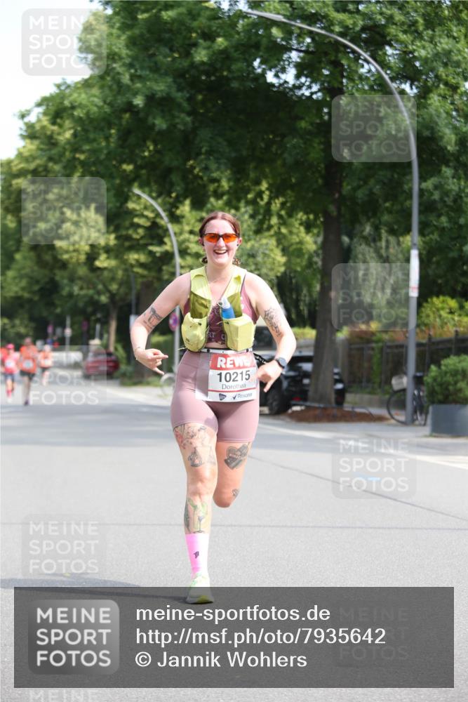 15.06.2025 - REWE Women's Run Jannik Wohlers http://msf.ph/oto/7935642 15.06.2025 09:53:22 Laufen 10215 meine-sportfotos.de