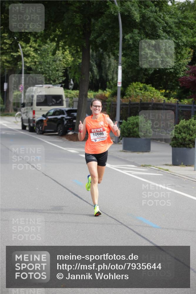 15.06.2025 - REWE Women's Run Jannik Wohlers http://msf.ph/oto/7935644 15.06.2025 08:41:12 Laufen 10686 meine-sportfotos.de