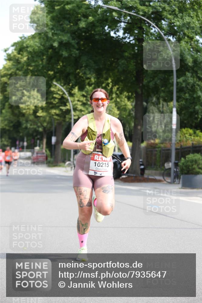 15.06.2025 - REWE Women's Run Jannik Wohlers http://msf.ph/oto/7935647 15.06.2025 09:53:22 Laufen 10215 meine-sportfotos.de