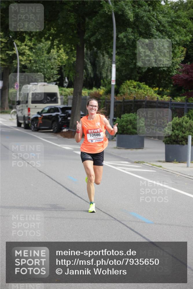 15.06.2025 - REWE Women's Run Jannik Wohlers http://msf.ph/oto/7935650 15.06.2025 08:41:12 Laufen 10686 meine-sportfotos.de
