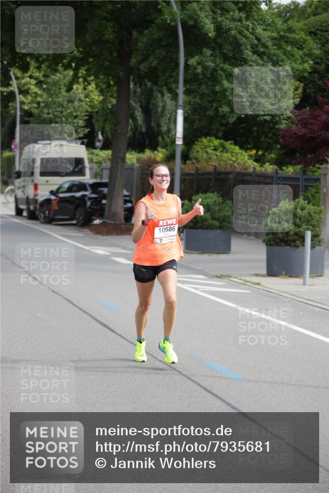 15.06.2025 - REWE Women's Run Jannik Wohlers http://msf.ph/oto/7935681 15.06.2025 08:41:12 Laufen 10686 meine-sportfotos.de