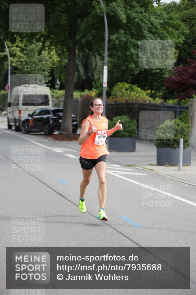 15.06.2025 - REWE Women's Run Jannik Wohlers http://msf.ph/oto/7935688 15.06.2025 08:41:12 Laufen 10686 meine-sportfotos.de