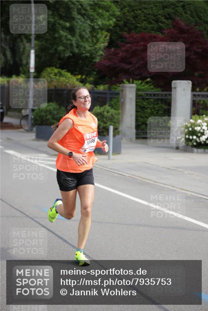 15.06.2025 - REWE Women's Run Jannik Wohlers http://msf.ph/oto/7935753 15.06.2025 08:41:13 Laufen 10686 meine-sportfotos.de
