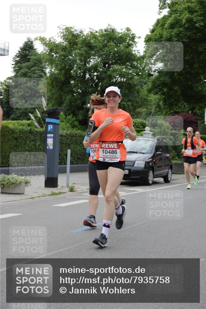 15.06.2025 - REWE Women's Run Jannik Wohlers http://msf.ph/oto/7935758 15.06.2025 08:26:17 Laufen 106, 9, 10486, 43 meine-sportfotos.de