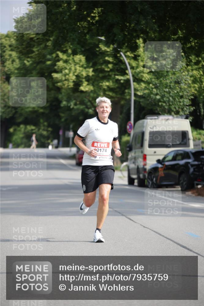 15.06.2025 - REWE Women's Run Jannik Wohlers http://msf.ph/oto/7935759 15.06.2025 08:41:38 Laufen 0174 meine-sportfotos.de