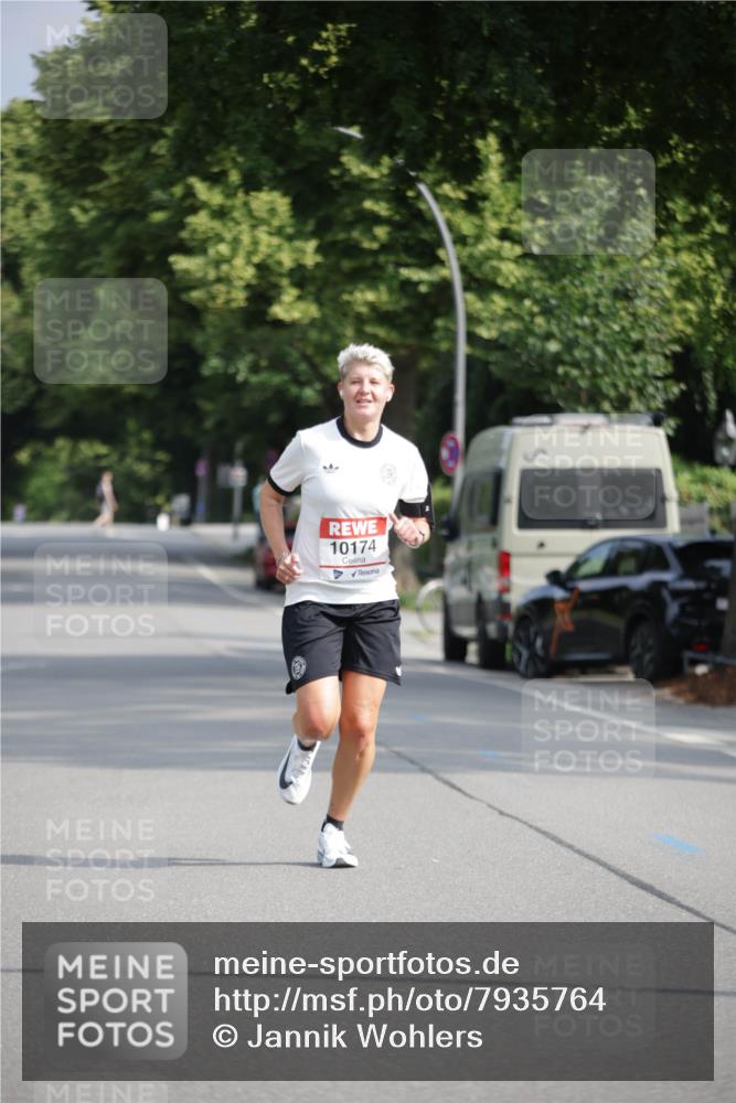 15.06.2025 - REWE Women's Run Jannik Wohlers http://msf.ph/oto/7935764 15.06.2025 08:41:38 Laufen 10174 meine-sportfotos.de