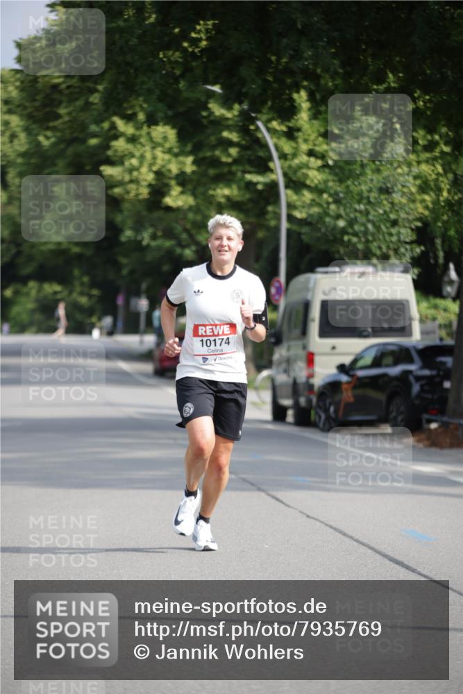 15.06.2025 - REWE Women's Run Jannik Wohlers http://msf.ph/oto/7935769 15.06.2025 08:41:38 Laufen 10174 meine-sportfotos.de