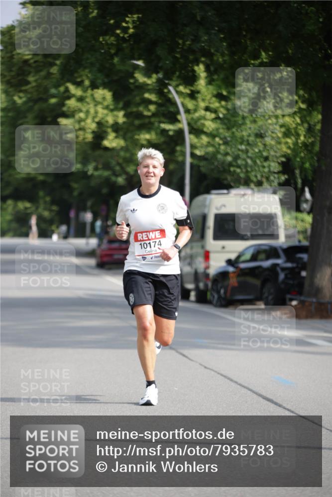 15.06.2025 - REWE Women's Run Jannik Wohlers http://msf.ph/oto/7935783 15.06.2025 08:41:38 Laufen 10174 meine-sportfotos.de