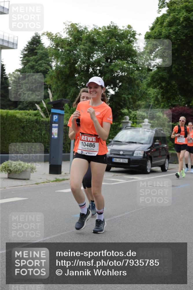 15.06.2025 - REWE Women's Run Jannik Wohlers http://msf.ph/oto/7935785 15.06.2025 08:26:18 Laufen 10486, 1043, 10221 meine-sportfotos.de