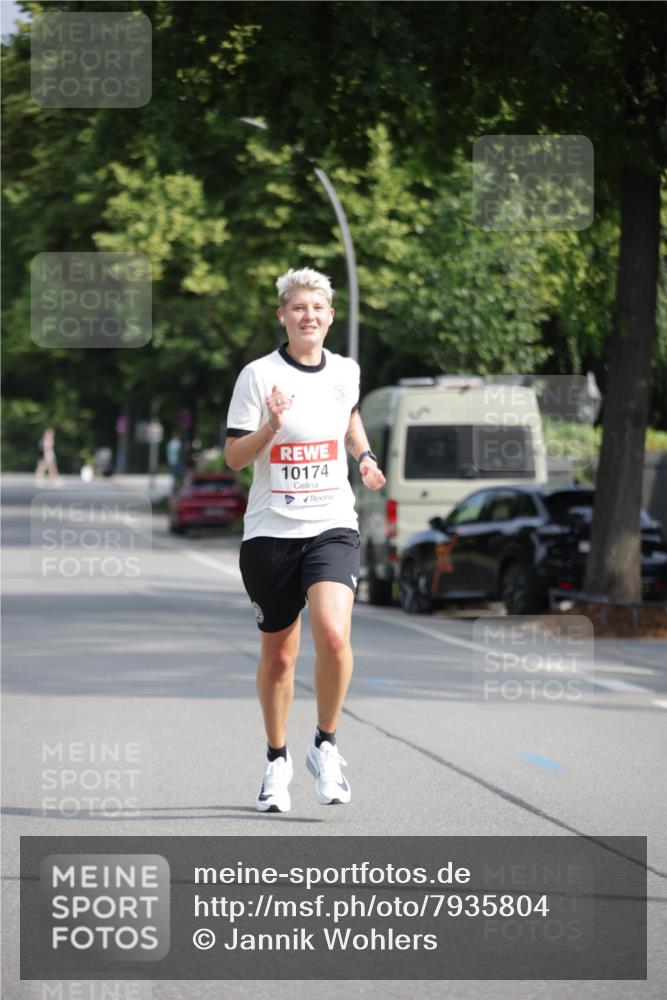 15.06.2025 - REWE Women's Run Jannik Wohlers http://msf.ph/oto/7935804 15.06.2025 08:41:39 Laufen 10174 meine-sportfotos.de