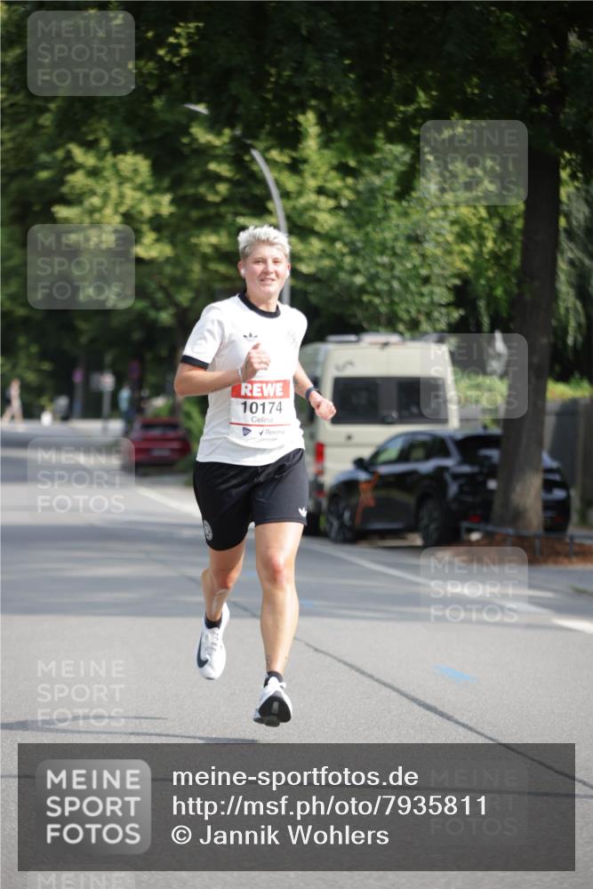 15.06.2025 - REWE Women's Run Jannik Wohlers http://msf.ph/oto/7935811 15.06.2025 08:41:39 Laufen 10174 meine-sportfotos.de